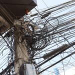 Cables sobre la ciudad: ¿Qué riesgos generan y por qué cuesta tanto retirarlos?